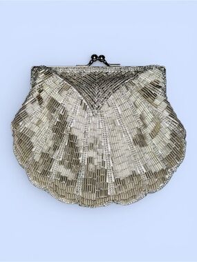 VTG La Regale Evening Bag Silver Beaded Shell Shaped Clutch Crossbody Kiss Lock